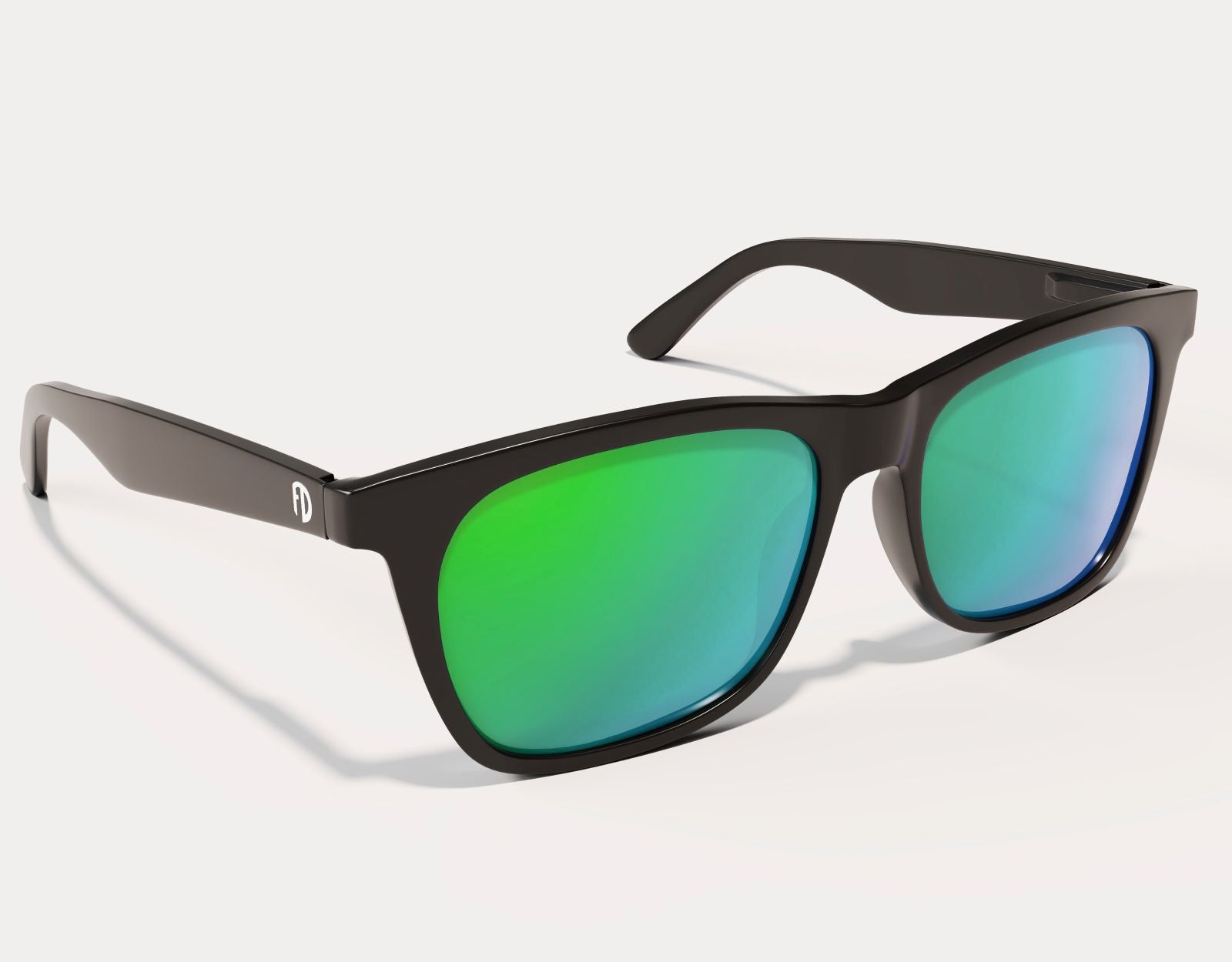 Side profile of Classic 155mm XL green lens sunglasses – wide arms and oversized fit for sun-filled days.