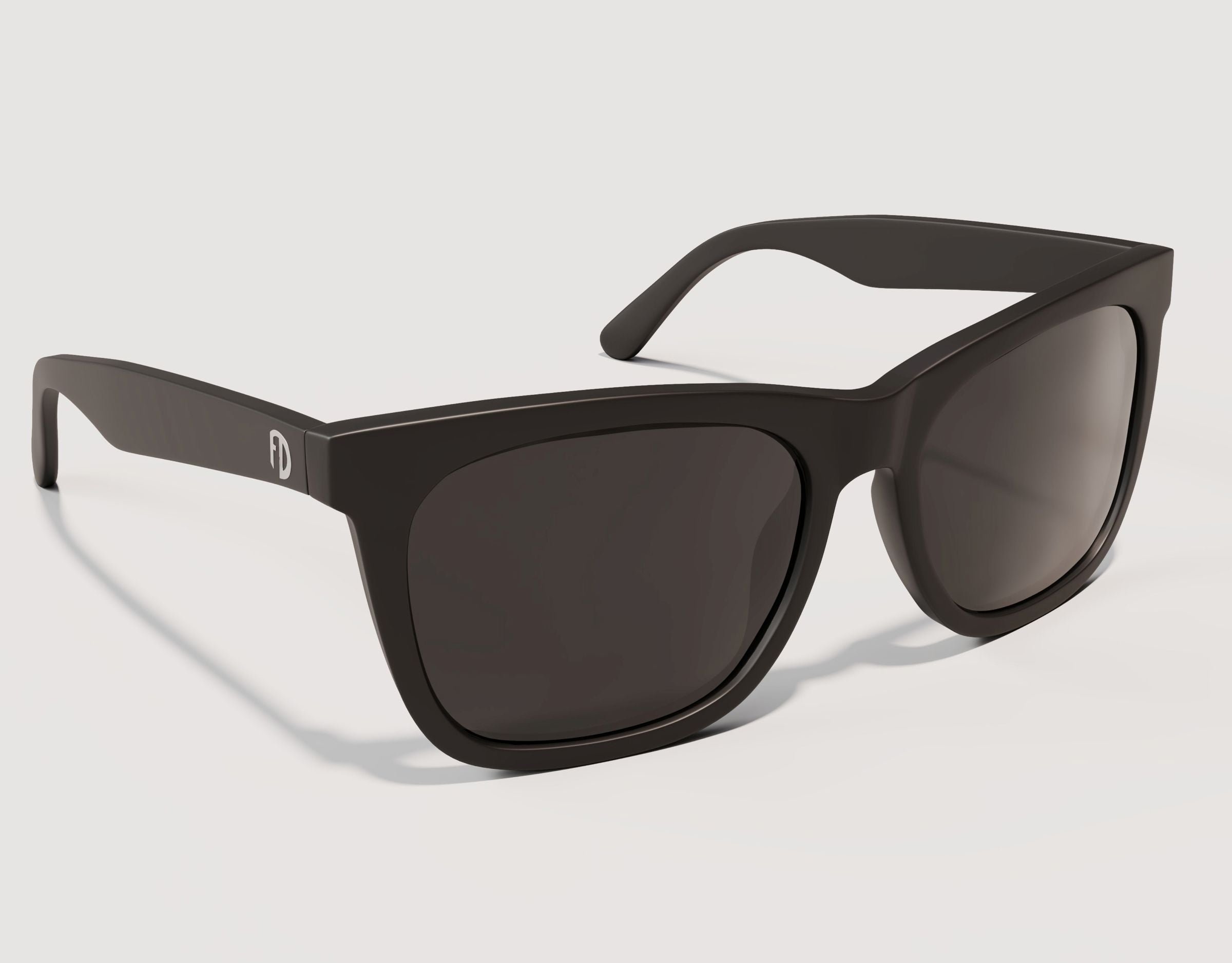 Side profile of Classic Pro 165mm XXL sunglasses for large heads in Black Gloss – reinforced hinges and premium wide-fit frame design.