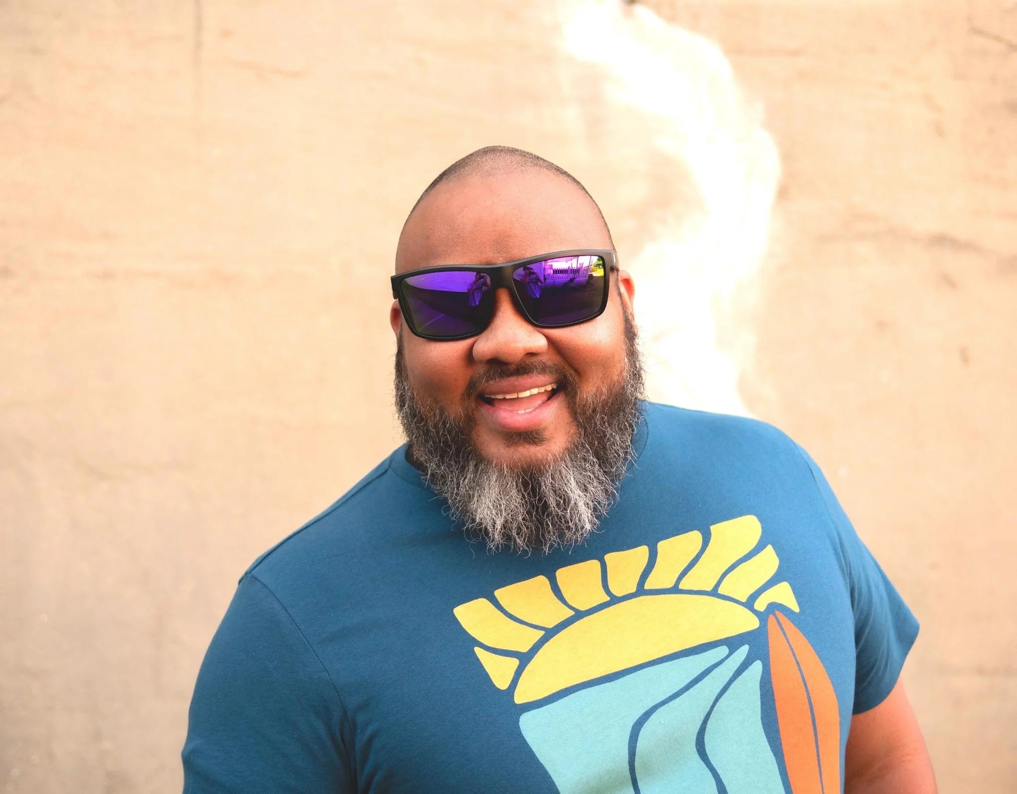 Model wearing Sport 165mm XXL polarised sunglasses for big heads in Black with purple lenses – Wide fit with mirrored finish.