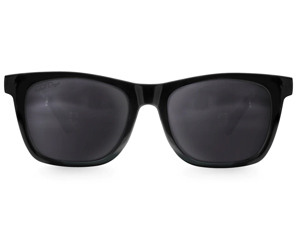 https://fadeddays.co.uk/cdn/shop/files/black_wide_frame_sunglasses_for_big_heads_2_16ed9cc0-8f8b-42c3-be4e-2b98d4115467.webp?v=1707844591&width=1445