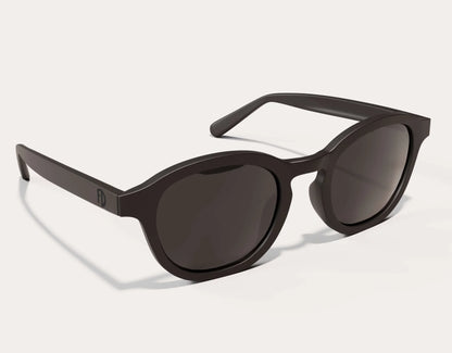 Side view of The Scholar 165mm XXL large frame sunglasses in Blackout with black polarised lenses and a cool black logo– extra wide fit for big heads and large faces.