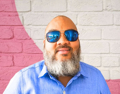 Model wearing The Arrival 165mm XXL sunglasses for big heads in Black with blue polarised lenses – modern aviator-style wide fit designed for larger head sizes.