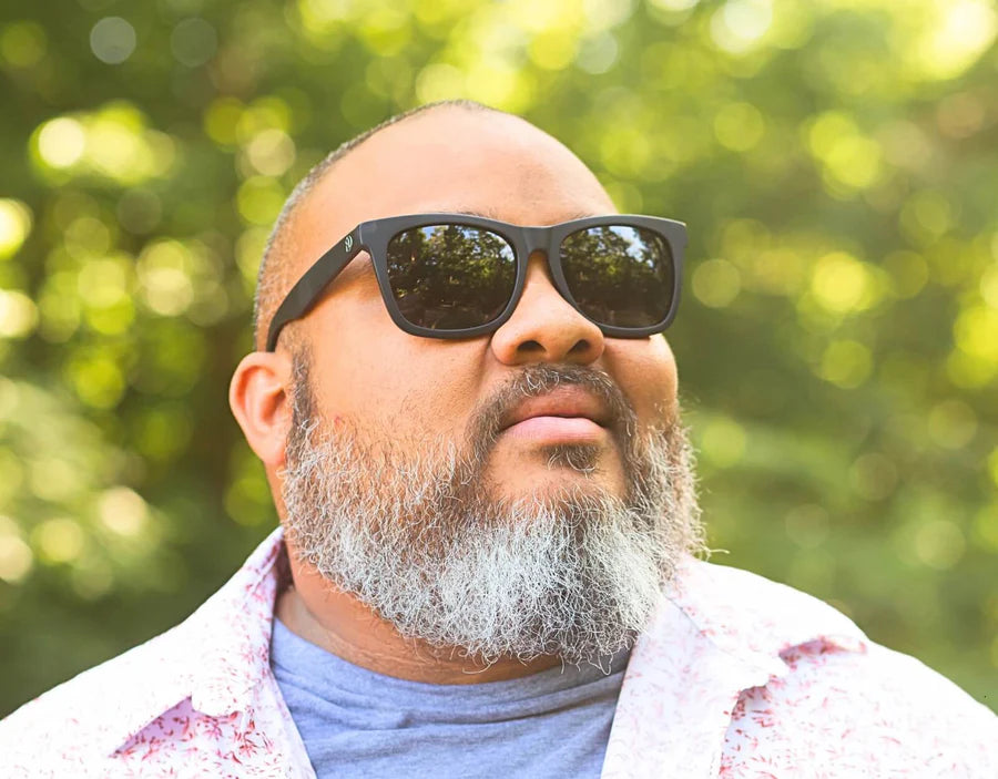 Model wearing Classic Pro 165mm XXL sunglasses for big heads in Black Gloss – premium wide fit designed for large faces with a durable reinforced build.