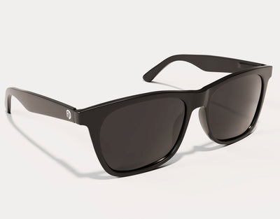 Side angle of Classic 165mm XXL large head sunglasses in Black Gloss with black polarised lenses – showcasing the ultra-wide temple arms.