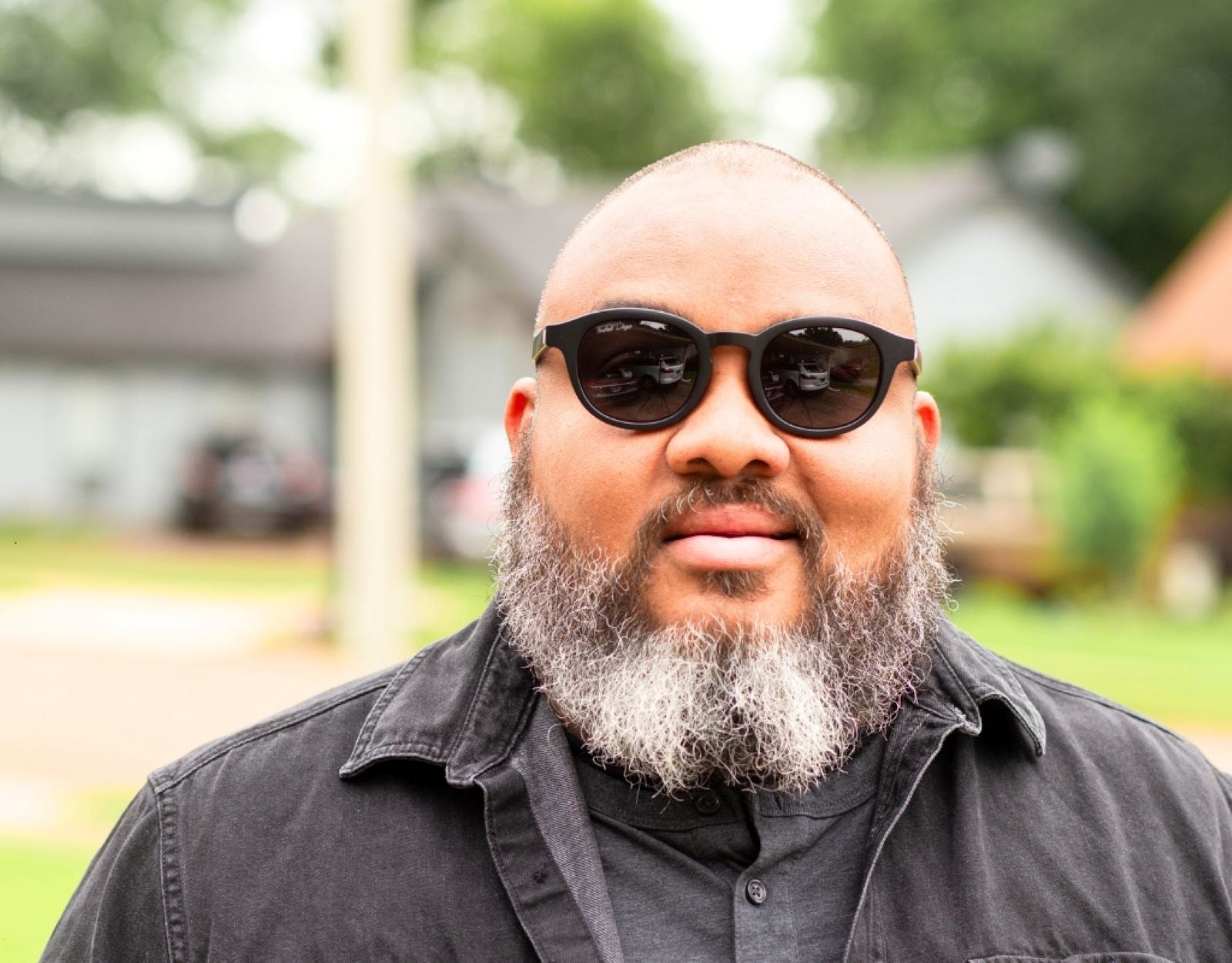 Model wearing The Scholar 165mm XXL large frame sunglasses in Blackout with black polarised lenses and a cool black logo– extra large fit for big heads and wide faces.